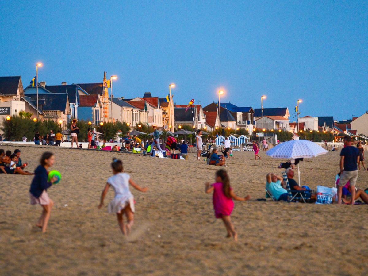 Soirée animée sur la plage de Châtelaillon-Plage